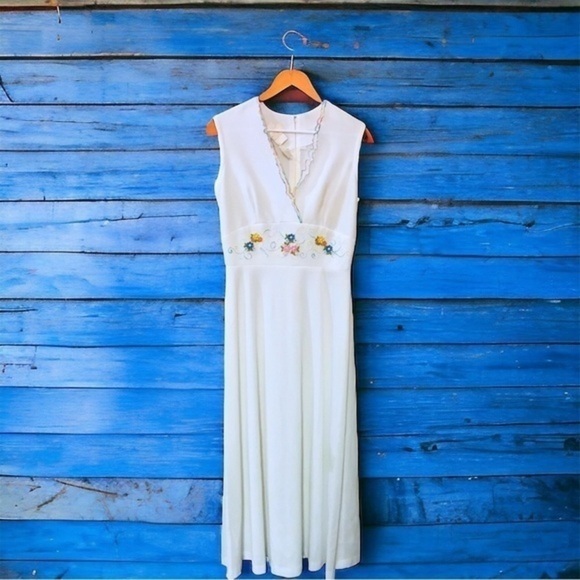 Vintage Toni Todd White Dress/Easter/Wedding Dress With Floral Embroidery - Picture 5 of 7